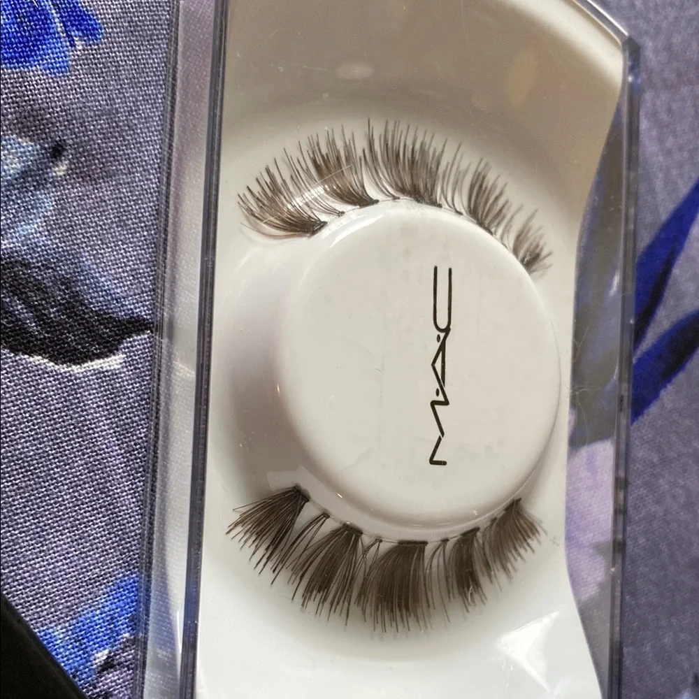 MAC and Violet Voss False Eyelashes Set - Black - Picture 5 of 10